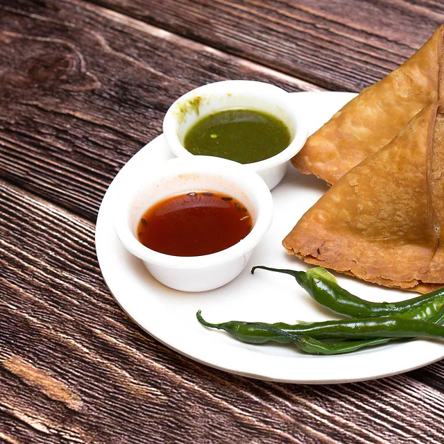 Aloo Samosa (Ready to Fry)